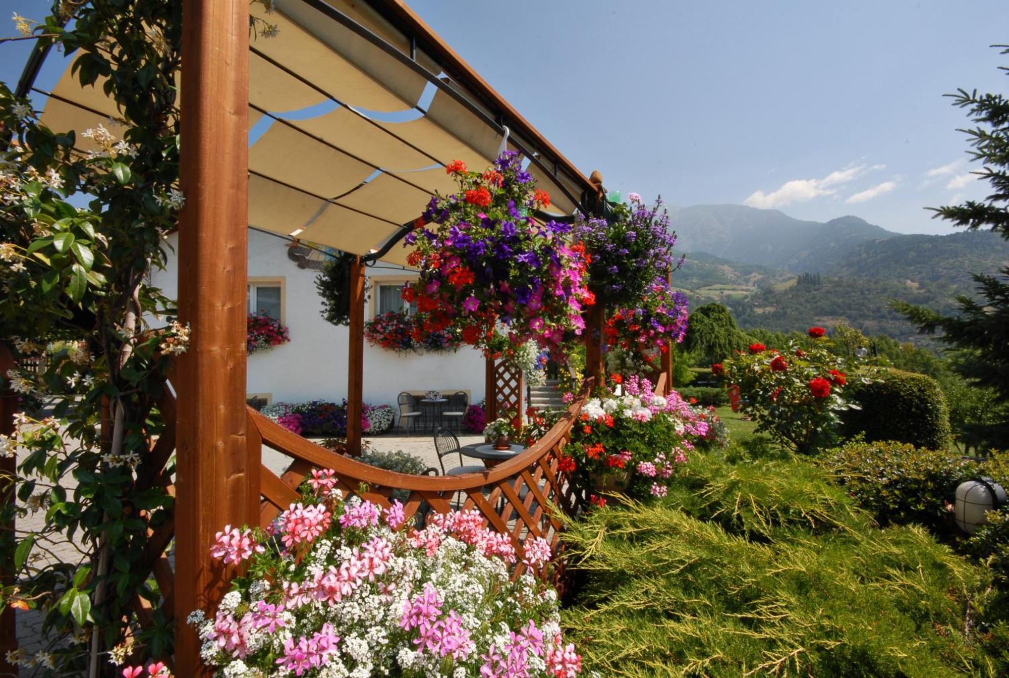 La Roche Hotel Appartments Aosta Luaran gambar