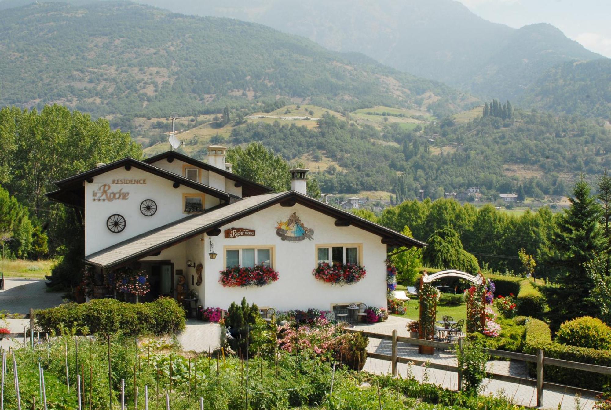 La Roche Hotel Appartments Aosta Luaran gambar