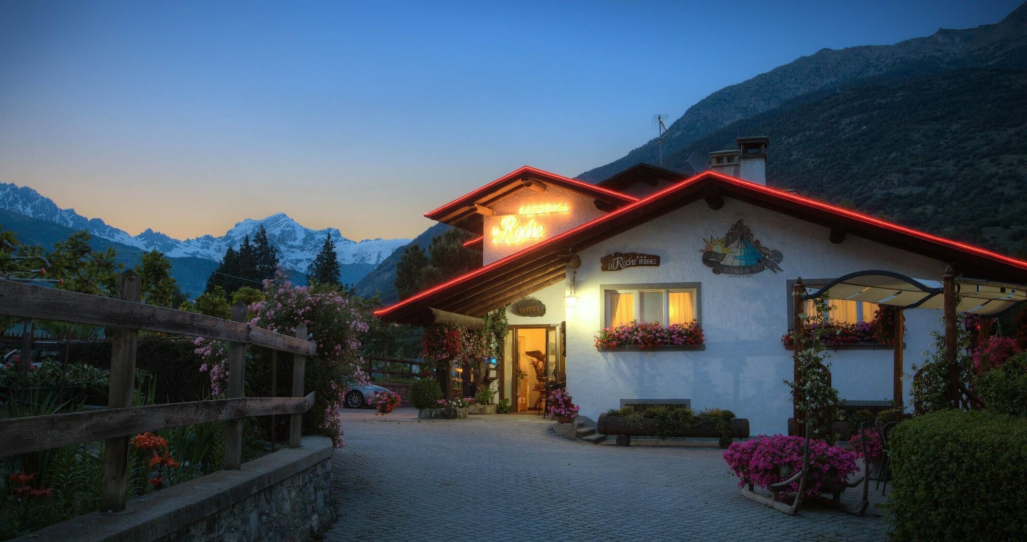 La Roche Hotel Appartments Aosta Luaran gambar
